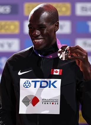 (250921) -- TOKYO, Sept. 21, 2025 -- Bronze medalist Marco Arop of Canada poses during the men s 800m awarding ceremony at the 2025 World Athletics Championships in Tokyo, Japan, Sept. 21, 2025. ) (SP)JAPAN-TOKYO-ATHLETICS-WORLD ATHLETICS CHAMPIONSHIPS-MEN S 800M-AWARDING CEREMONY JiaxHaocheng 