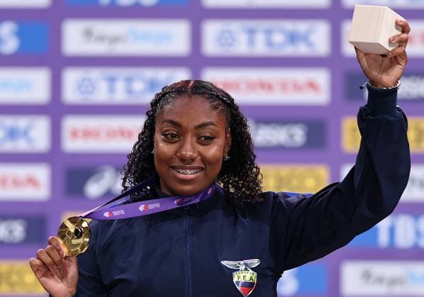 (250921) -- TOKYO, Sept. 21, 2025 -- Gold medalist Juleisy Angulo of Ecuador poses during the women s javelin throw awarding ceremony at the 2025 World Athletics Championships in Tokyo, Japan, Sept. 21, 2025. ) (SP)JAPAN-TOKYO-ATHLETICS-WORLD ATHLETICS CHAMPIONSHIPS-WOMEN S JAVELIN THROW-AWARDING CEREMONY JiaxHaocheng 