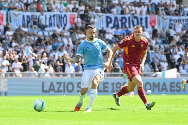 Lazio™s Mario Gila and Roma™s Evan Ferguson during the Serie A Enilive soccer match between SS Lazio and AS Roma at the Rome s Olympic stadium, Italy - Sunday, September 21, 2025. - Soccer.  Copyright: xFabrizioxCorradetti LaPressex