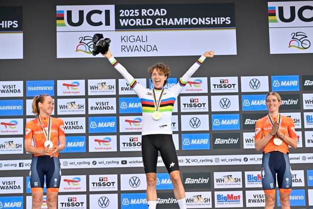 UCI 2025 Road World Championship, WM, Weltmeisterschaft Kigali 21 09 2025 KIGALI, RWANDA - SEPTEMBER 21 : Van Der Breggen Anna (NED), Reusser Marlen (SUI) and Vollering Demi (NED) pictured during the podium ceremony of the Women Elite Individual Time Trial of the UCI Road World Championships 2025 92nd edition an UCI World Championships cycling race of 31.2 km with start in Kigali and finish in Kigali on September 21, 2025 in Kigali, Rwanda, 21 09 2025 Kigali Rwanda  Copyright: xJanxDexMeuleneirx