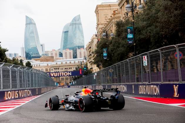Formula 1 Qatar Airways Azerbaijan Grand Prix 2025 Laurent Lefebvre OVERTAKE MAXPPP - Baku 21 09 2025 01 VERSTAPPEN Max (nld), Oracle Red Bull Racing, action at the Formula 1 Qatar Airways Azerbaijan Grand Prix 2025, the 17th round of the 2025 FIA Formula 1 World Championship, WM, Weltmeisterschaft at the Baku City Circuit in Baku, Azerbaijan, from 18 to 21 September 2025 Baku Azerbaijan  Copyright: xOVERTAKE MAXPPPxLaurentxLefebvrex OVT202509215126 OVT202509215126
