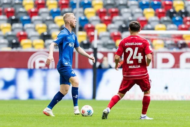 2 Soccer Bundesliga Fortuna Düsseldorf 1895 SV Darmstadt 98 21 09 2025 Kai Klefisch SV Darmstadt 98, 17 on the ball, Florent Muslija Fortuna Düsseldorf, 24 2 Soccer Bundesliga, Fortuna Düsseldorf 1895 SV Darmstadt 98 Düsseldorf, Merkur Spiel Arena on 21 09 2025 DFL REGULATIONS PROHIBIT ANY USE OF PHOTOGRAPHS AS IMAGE SEQUENCES AND OR QUASI VIDEO Copyright: xBEAUTIFULxSPORTS Wunderlx