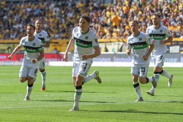 21 09 2025, xtgx, Fußball 2 Bundesliga Dynamo Dresden Hannover 96 emspor, v l jubilation after the 0 1 by Benedikt Pichler Hannover, 11 DFL DFB REGULATIONS PROHIBIT ANY USE OF PHOTOGRAPHS as IMAGE SEQUENCES and or QUASI VIDEO Dresden