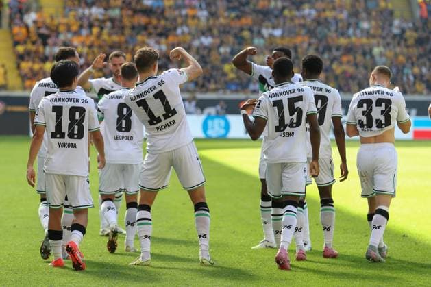 21 09 2025, xtgx, Fußball 2 Bundesliga Dynamo Dresden Hannover 96 emspor, v l jubilation after the 0 1 by Benedikt Pichler Hannover, 11 DFL DFB REGULATIONS PROHIBIT ANY USE OF PHOTOGRAPHS as IMAGE SEQUENCES and or QUASI VIDEO Dresden