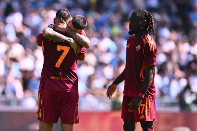 CALCIO - Serie A - SS Lazio vs AS Roma Lorenzo Pellegrini of A.S. Roma scores the goal for 0-1 during the 4th day of the Serie A Championship between S.S. Lazio and A.S. Roma at the Olympic Stadium on September 21, 2025 in Rome, Italy. Rome Italy  Copyright: xIPAxSport ABACAx