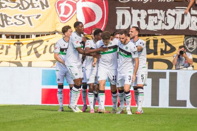21 09 2025, xomx, Fußball 2 Bundesliga, Dynamo Dresden Hannover 96 v l jubelt, Torjubel, Tor, Goal, Jubel, Freude, freuen zum 0 1 durch einen Strafstoss Elfmeter nach Videobeweis von Benedikt Pichler Hannover 96 DFL DFB REGULATIONS PROHIBIT ANY USE OF PHOTOGRAPHS as IMAGE SEQUENCES and or QUASI VIDEO Dresden