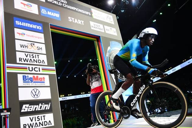 2025 UCI Road World Championships Picture by Simon Wilkinson SWpix.com - 21 09 2025 - Cycling - 2025 UCI Road World Championships - BK Arena to Kigali Convention Centre, Kigali, Rwanda - Men Elite Individual Time Trial (ITT) - Shemu Nsengiyumva (Rwanda) Copyright: x xSWpix.comx(t axPhotographyxHubxLtd)xSimonxWilkinson SWpix.comx SWP-3030-5136