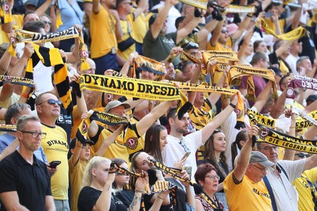21 09 2025, xtgx, Soccer 2 Bundesliga Dynamo Dresden Hannover 96 emspor, v l symbol photo, symbol image, icon, fans, spectators, audience Dresden DFL DFB REGULATIONS PROHIBIT ANY USE OF PHOTOGRAPHS as IMAGE SEQUENCES and or QUASI VIDEO Dresden