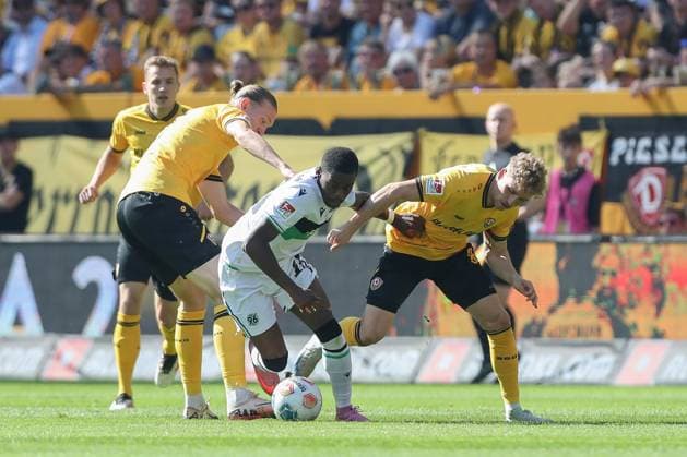 21 09 2025, xtgx, Soccer 2 Bundesliga Dynamo Dresden Hannover 96 emspor, v l Vinko Sapina Dresden, 5 , Noel Aseko Hannover, 15 duel, duel, fight, tackle DFL DFB REGULATIONS PROHIBIT ANY USE OF PHOTOGRAPHS as IMAGE SEQUENCES and or QUASI VIDEO Dresden