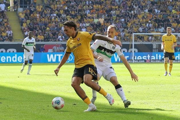 21 09 2025, xtgx, Fußball 2 Bundesliga Dynamo Dresden Hannover 96 emspor, v l Julian Paui Dresden, 13 , Maurice Neubauer Hannover, 33 Zweikampf, Duell, Kampf, tackle DFL DFB REGULATIONS PROHIBIT ANY USE OF PHOTOGRAPHS as IMAGE SEQUENCES and or QUASI VIDEO Dresden