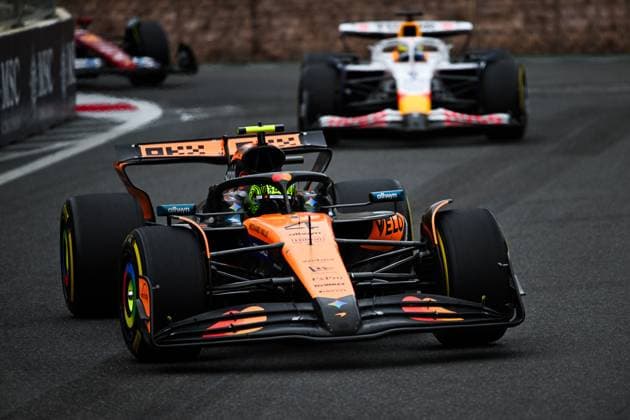 F1 - AZERBAIJAN GRAND PRIX 2025 04 NORRIS Lando (gbr), McLaren F1 Team MCL39, action during the 2025 Formula 1 Qatar Airways Azerbaijan Grand Prix, 17th round of the 2025 FIA Formula One World Championship, WM, Weltmeisterschaft from September 19 to 21, 2025 on the Baku City Circuit, in Baku, Azerbaijan -  Copyright: xALBERTOxVIMERCATIx
