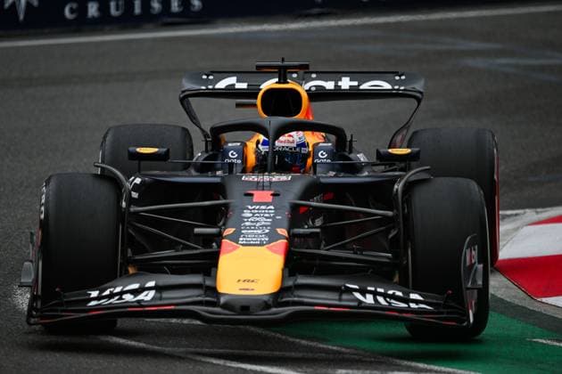 F1 - AZERBAIJAN GRAND PRIX 2025 01 VERSTAPPEN Max (nld), Red Bull Racing RB21, action during the 2025 Formula 1 Qatar Airways Azerbaijan Grand Prix, 17th round of the 2025 FIA Formula One World Championship, WM, Weltmeisterschaft from September 19 to 21, 2025 on the Baku City Circuit, in Baku, Azerbaijan -  Copyright: xALBERTOxVIMERCATIx