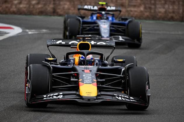 F1 - AZERBAIJAN GRAND PRIX 2025 01 VERSTAPPEN Max (nld), Red Bull Racing RB21, action during the 2025 Formula 1 Qatar Airways Azerbaijan Grand Prix, 17th round of the 2025 FIA Formula One World Championship, WM, Weltmeisterschaft from September 19 to 21, 2025 on the Baku City Circuit, in Baku, Azerbaijan -  Copyright: xALBERTOxVIMERCATIx