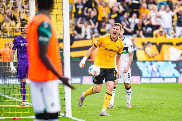 21 09 2025, xomx, Fußball 2 Bundesliga, Dynamo Dresden Hannover 96 v l jubelt, Torjubel, Tor, Goal, Jubel, Freude, freuen zum 1 1 durch ein Eigentor von Virgil GhiÈÄƒ Hannover 96 Christoph Daferner Dynamo Dresden DFL DFB REGULATIONS PROHIBIT ANY USE OF PHOTOGRAPHS as IMAGE SEQUENCES and or QUASI VIDEO Dresden