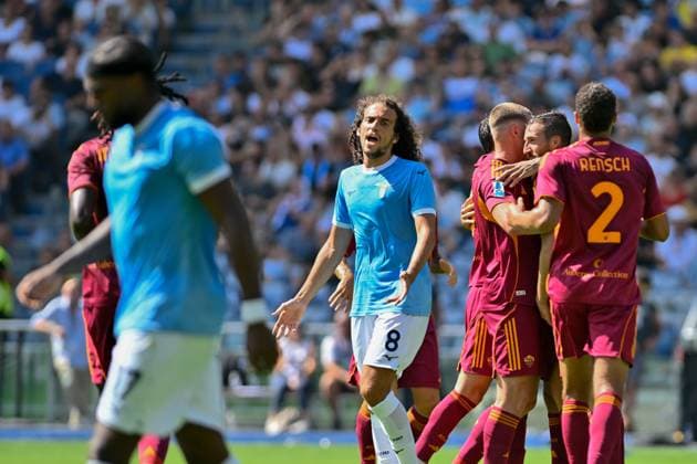 Foto IPP Cavaliere Emiliano. Roma 21 09 2025. Calcio Campionato Serie A 2025-2026. Lazio - Roma. Nella foto: le lamentele di Matteo Guendouzi nei confronti dle compagno Nuno Tavarez per l errore che ha portato al gol Lorenzo Pellegrini. Italy Photo Press - World Copyright italy ITALY  Copyright: xR4924_italyphotopressx