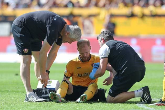 21 09 2025, xtgx, Soccer 2 Bundesliga Dynamo Dresden Hannover 96 emspor, v l Niklas Hauptmann Dresden, 27 injured, injury DFL DFB REGULATIONS PROHIBIT ANY USE OF PHOTOGRAPHS as IMAGE SEQUENCES and or QUASI VIDEO Dresden