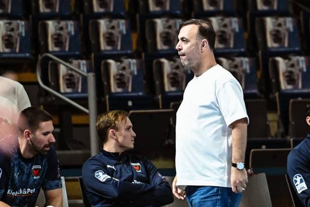 21 09 2025, xlakx, Handball Daikin HBL, Fuechse Berlin MT Melsungen v l Fabian Wiede Fuechse Berlin , Tobias Grondahl Fuechse Berlin , Bob Hanning Fuechse Berlin Geschaeftsfuehrer Berlin Daniel Lakomski
