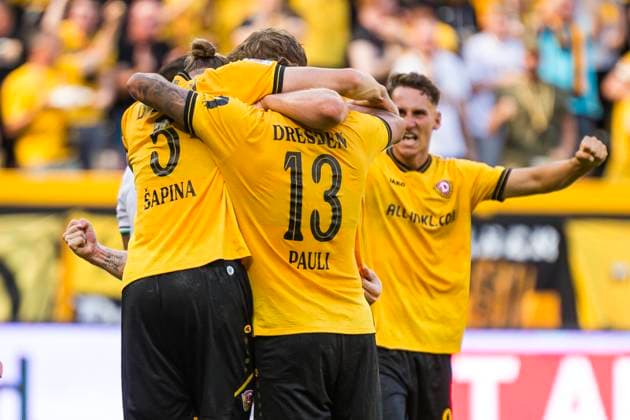 21 09 2025, xomx, Fußball 2 Bundesliga, Dynamo Dresden Hannover 96 v l jubelt, Torjubel, Tor, Goal, Jubel, Freude, freuen zum 2 1 durch Nils Fröhling Dynamo Dresden DFL DFB REGULATIONS PROHIBIT ANY USE OF PHOTOGRAPHS as IMAGE SEQUENCES and or QUASI VIDEO Dresden
