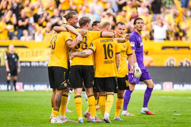 21 09 2025, xomx, Fußball 2 Bundesliga, Dynamo Dresden Hannover 96 v l jubelt, Torjubel, Tor, Goal, Jubel, Freude, freuen zum 2 1 durch Nils Fröhling Dynamo Dresden DFL DFB REGULATIONS PROHIBIT ANY USE OF PHOTOGRAPHS as IMAGE SEQUENCES and or QUASI VIDEO Dresden