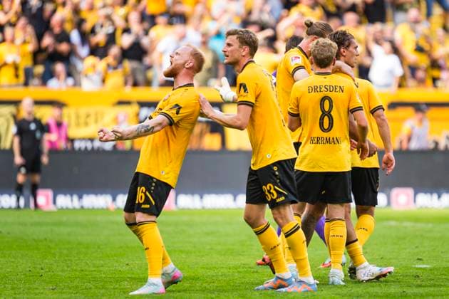 21 09 2025, xomx, Fußball 2 Bundesliga, Dynamo Dresden Hannover 96 v l jubelt, Torjubel, Tor, Goal, Jubel, Freude, freuen zum 2 1 durch Nils Fröhling Dynamo Dresden DFL DFB REGULATIONS PROHIBIT ANY USE OF PHOTOGRAPHS as IMAGE SEQUENCES and or QUASI VIDEO Dresden