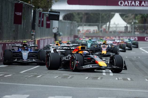 F1 - AZERBAIJAN GRAND PRIX 2025 Start 01 VERSTAPPEN Max (nld), Red Bull Racing RB21, action during the 2025 Formula 1 Qatar Airways Azerbaijan Grand Prix, 17th round of the 2025 FIA Formula One World Championship, WM, Weltmeisterschaft from September 19 to 21, 2025 on the Baku City Circuit, in Baku, Azerbaijan -  Copyright: xFLORENTxGOODENx