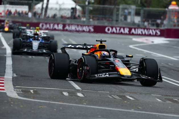 F1 - AZERBAIJAN GRAND PRIX 2025 01 VERSTAPPEN Max (nld), Red Bull Racing RB21, action during the 2025 Formula 1 Qatar Airways Azerbaijan Grand Prix, 17th round of the 2025 FIA Formula One World Championship, WM, Weltmeisterschaft from September 19 to 21, 2025 on the Baku City Circuit, in Baku, Azerbaijan -  Copyright: xFLORENTxGOODENx