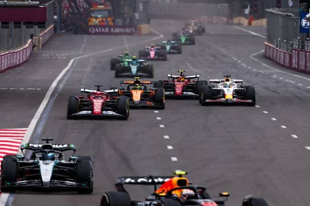 F1 - AZERBAIJAN GRAND PRIX 2025 06 HADJAR Isack (fra), Visa Cash App RB F1 Team VCARB02, action 44 HAMILTON Lewis (gbr), Scuderia Ferrari SF-25, action 16 LECLERC Charles (mco), Scuderia Ferrari SF-25, action 04 NORRIS Lando (gbr), McLaren F1 Team MCL39, action during the 2025 Formula 1 Qatar Airways Azerbaijan Grand Prix, 17th round of the 2025 FIA Formula One World Championship, WM, Weltmeisterschaft from September 19 to 21, 2025 on the Baku City Circuit, in Baku, Azerbaijan - Copyright: xEricxAlonsox