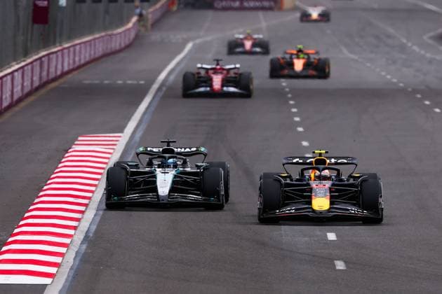 F1 - AZERBAIJAN GRAND PRIX 2025 22 TSUNODA Yuki (jap), Red Bull Racing RB21, action 63 RUSSELL George (gbr), Mercedes AMG F1 Team W16, action during the 2025 Formula 1 Qatar Airways Azerbaijan Grand Prix, 17th round of the 2025 FIA Formula One World Championship, WM, Weltmeisterschaft from September 19 to 21, 2025 on the Baku City Circuit, in Baku, Azerbaijan - Copyright: xEricxAlonsox