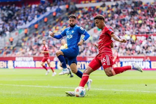 2 Soccer Bundesliga Fortuna Düsseldorf 1895 SV Darmstadt 98 21 09 2025 duel Marco Richter SV Darmstadt 98, 23 , Sima Suso Fortuna Düsseldorf, 46 2 Soccer Bundesliga, Fortuna Düsseldorf 1895 SV Darmstadt 98 Düsseldorf, Merkur Spiel Arena on 21 09 2025 DFL REGULATIONS PROHIBIT ANY USE OF PHOTOGRAPHS AS IMAGE SEQUENCES AND OR QUASI VIDEO Copyright: xBEAUTIFULxSPORTS Wunderlx