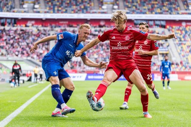 2 Soccer Bundesliga Fortuna Düsseldorf 1895 SV Darmstadt 98 21 09 2025 duel Isac Alexi Sivert Lidberg SV Darmstadt 98, 7 , Jesper Daland Fortuna Düsseldorf, 2 2 Soccer Bundesliga, Fortuna Düsseldorf 1895 SV Darmstadt 98 Düsseldorf, Merkur Spiel Arena on 21 09 2025 DFL REGULATIONS PROHIBIT ANY USE OF PHOTOGRAPHS AS IMAGE SEQUENCES AND OR QUASI VIDEO Copyright: xBEAUTIFULxSPORTS Wunderlx