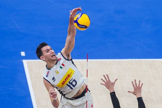 (250921) -- PASAY CITY, Sept. 21, 2025 -- Yuri Romano of Italy competes during the round of 16 match between Italy and Argentina at the FIVB Men s World Championship, WM, Weltmeisterschaft 2025 in Pasay City, the Philippines, on Sept. 21, 2025. ) (SP)PHILIPPINES-QUEZON CITY-VOLLEYBALL-FIVB MEN S WORLD CHAMPIONSHIP 2025-ITA VS ARG ROUELLExUMALI 