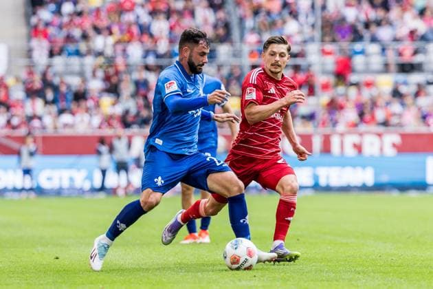 2 Soccer Bundesliga Fortuna Düsseldorf 1895 SV Darmstadt 98 21 09 2025 duel Marco Richter SV Darmstadt 98, 23 , Florent Muslija Fortuna Düsseldorf, 24 2 Soccer Bundesliga, Fortuna Düsseldorf 1895 SV Darmstadt 98 Düsseldorf, Merkur Spiel Arena on 21 09 2025 DFL REGULATIONS PROHIBIT ANY USE OF PHOTOGRAPHS AS IMAGE SEQUENCES AND OR QUASI VIDEO Copyright: xBEAUTIFULxSPORTS Wunderlx