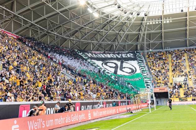 21 09 2025, xomx, Soccer 2 Bundesliga, Dynamo Dresden Hannover 96 v l Fans H96 with a Banner, Flags Choreo DFL DFB REGULATIONS PROHIBIT ANY USE OF PHOTOGRAPHS as IMAGE SEQUENCES and or QUASI VIDEO Dresden
