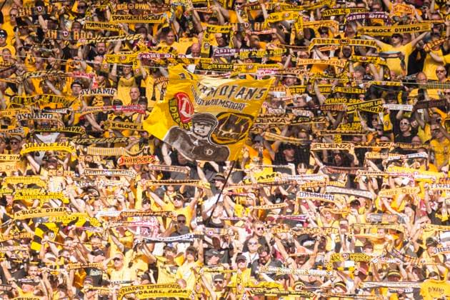 21 09 2025, xomx, Soccer 2 Bundesliga, Dynamo Dresden Hannover 96 v l Fans SGD in K Block with flags, banners and scarves DFL DFB REGULATIONS PROHIBIT ANY USE OF PHOTOGRAPHS as IMAGE SEQUENCES and or QUASI VIDEO Dresden