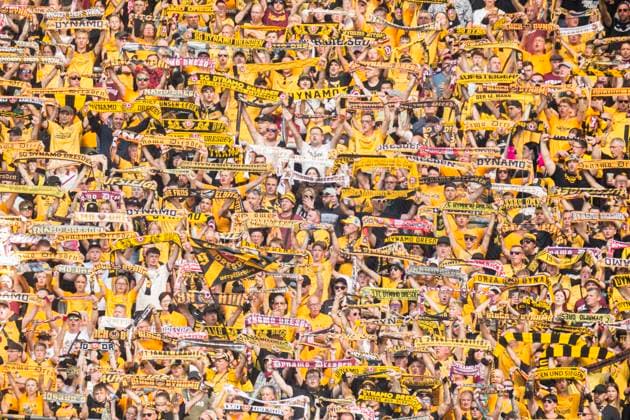 21 09 2025, xomx, Soccer 2 Bundesliga, Dynamo Dresden Hannover 96 v l Fans SGD in K Block with flags, banners and scarves DFL DFB REGULATIONS PROHIBIT ANY USE OF PHOTOGRAPHS as IMAGE SEQUENCES and or QUASI VIDEO Dresden