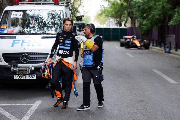 F1 - AZERBAIJAN GRAND PRIX 2025 PIASTRI Oscar (aus), McLaren F1 Team MCL39, portrait walking around Baku streets after crashing on the first lap during the 2025 Formula 1 Qatar Airways Azerbaijan Grand Prix, 17th round of the 2025 FIA Formula One World Championship, WM, Weltmeisterschaft from September 19 to 21, 2025 on the Baku City Circuit, in Baku, Azerbaijan -  Copyright: xFLORENTxGOODENx