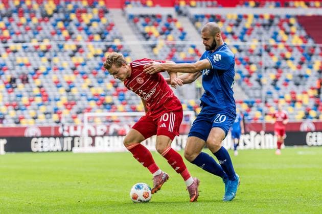 2 Soccer Bundesliga Fortuna Düsseldorf 1895 SV Darmstadt 98 21 09 2025 duel Chrstian Rasmussen Fortuna Düsseldorf, 10 , Aleksandar Vukotic SV Darmstadt 98, 20 2 Soccer Bundesliga, Fortuna Düsseldorf 1895 SV Darmstadt 98 Düsseldorf, Merkur Spiel Arena on 21 09 2025 DFL REGULATIONS PROHIBIT ANY USE OF PHOTOGRAPHS AS IMAGE SEQUENCES AND OR QUASI VIDEO Copyright: xBEAUTIFULxSPORTS Wunderlx