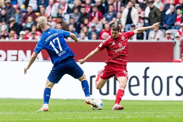 2 Soccer Bundesliga Fortuna Düsseldorf 1895 SV Darmstadt 98 21 09 2025 duel Kai Klefisch SV Darmstadt 98, 17 , Cedric Itten Fortuna Düsseldorf, 13 2 Soccer Bundesliga, Fortuna Düsseldorf 1895 SV Darmstadt 98 Düsseldorf, Merkur Spiel Arena on 21 09 2025 DFL REGULATIONS PROHIBIT ANY USE OF PHOTOGRAPHS AS IMAGE SEQUENCES AND OR QUASI VIDEO Copyright: xBEAUTIFULxSPORTS Wunderlx