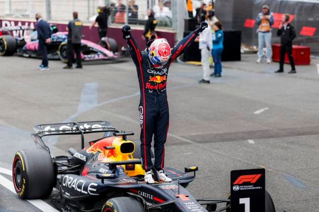 Formula 1 Qatar Airways Azerbaijan Grand Prix 2025 Romain Mathon OVERTAKE MAXPPP - Baku 21 09 2025 Race winner 01 VERSTAPPEN Max (nld), Oracle Red Bull Racing, portrait at the Formula 1 Qatar Airways Azerbaijan Grand Prix 2025, the 17th round of the 2025 FIA Formula 1 World Championship, WM, Weltmeisterschaft at the Baku City Circuit in Baku, Azerbaijan, from 18 to 21 September 2025 Baku Azerbaijan  Copyright: xOVERTAKE MAXPPPxRomainxMathonx OVT202509215598 OVT202509215598