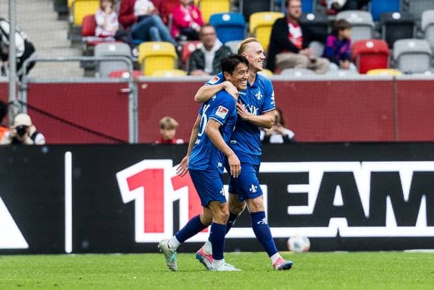 2 Soccer Bundesliga Fortuna Düsseldorf 1895 SV Darmstadt 98 21 09 2025 Cheering after the 0 1 by Hiroki Akiyama SV Darmstadt 98, 16 , Goal, Goal celebration 2 Soccer Bundesliga, Fortuna Düsseldorf 1895 SV Darmstadt 98 Düsseldorf, Merkur Spiel Arena on 21 09 2025 DFL REGULATIONS PROHIBIT ANY USE OF PHOTOGRAPHS AS IMAGE SEQUENCES AND OR QUASI VIDEO Copyright: xBEAUTIFULxSPORTS Wunderlx