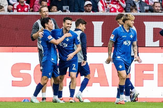 2 Soccer Bundesliga Fortuna Düsseldorf 1895 SV Darmstadt 98 21 09 2025 Cheering after the 0 1 by Hiroki Akiyama SV Darmstadt 98, 16 , Goal, Goal celebration 2 Soccer Bundesliga, Fortuna Düsseldorf 1895 SV Darmstadt 98 Düsseldorf, Merkur Spiel Arena on 21 09 2025 DFL REGULATIONS PROHIBIT ANY USE OF PHOTOGRAPHS AS IMAGE SEQUENCES AND OR QUASI VIDEO Copyright: xBEAUTIFULxSPORTS Wunderlx