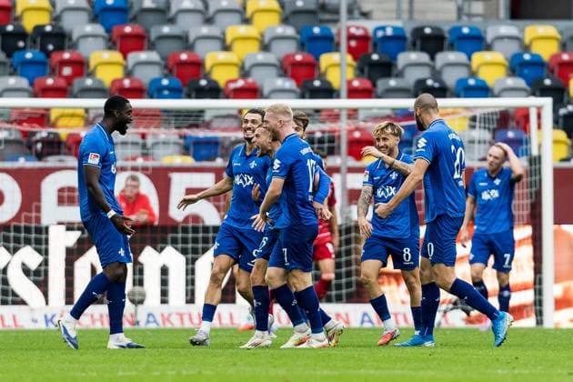 2 Soccer Bundesliga Fortuna Düsseldorf 1895 SV Darmstadt 98 21 09 2025 Cheering after the 0 2 by Fabian Nürnberger SV Darmstadt 98, 15 , Goal, Goal celebration 2 Soccer Bundesliga, Fortuna Düsseldorf 1895 SV Darmstadt 98 Düsseldorf, Merkur Spiel Arena on 21 09 2025 DFL REGULATIONS PROHIBIT ANY USE OF PHOTOGRAPHS AS IMAGE SEQUENCES AND OR QUASI VIDEO Copyright: xBEAUTIFULxSPORTS Wunderlx