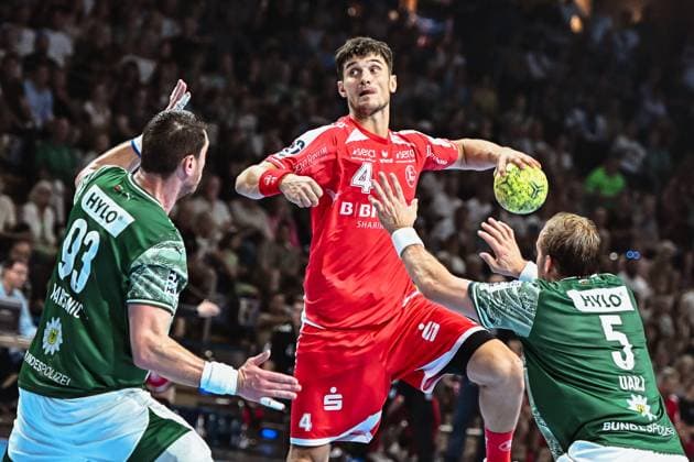 21 09 2025, xlakx, Handball Daikin HBL, Fuechse Berlin MT Melsungen f l Mijajlo Marsenic Fuechse Berlin , Nikolaj Enderleit MT Melsungen , Max Darj Fuechse Berlin goes for a jump shot Berlin Daniel Lakomski