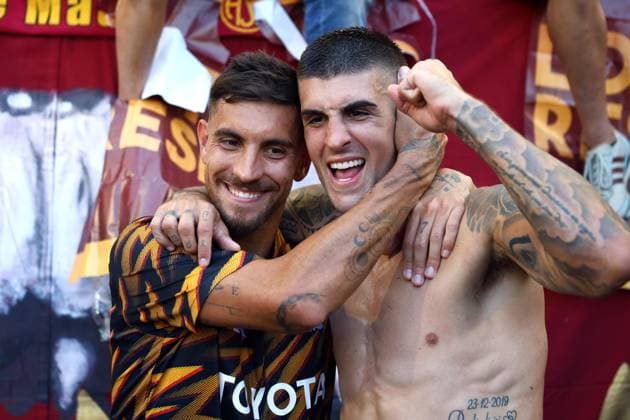 September 21, 2025, Rome, Italy: Lorenzo Pellegrini and Gianluca Mancini of Roma celebrate the victory at the end of the Serie A soccer match between SS Lazio and AS Roma at Olimpico Stadium in Rome, Italy, 21 September 2025. ANSA FEDERICO PROIETTI. Soccer: Serie A; Derby Lazio-Roma  - ZUMAa110 20250921_zaf_a110_064 Copyright: xFedericoxProiettix