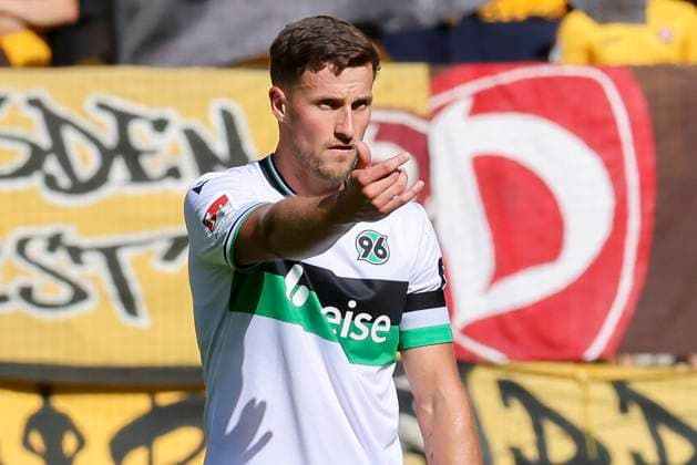 Enzo Leopold (Hannover 96) gestikuliert, 2. Bundesliga, Dynamo Dresden v Hannover 96, Rudolf-Harbig-Stadion am 21. September 2025 in Dresden, Deutschland. (Foto von Marco Steinbrenner DeFodi Images) Enzo Leopold (Hannover 96) gestures, 2. Bundesliga, Dynamo Dresden v Hannover 96, Rudolf-Harbig-Stadion, September 21, 2025 in Dresden, Germany. (Photo by Marco Steinbrenner DeFodi Images) Enzo Leopold Hannover 96 gestures, 2 Bundesliga, Dynamo Dresden v Hannover 96, Rudolf Harbig Stadion on September 21, 2025 in Dresden, Germany Photo by Marco Steinbrenner DeFodi Images Enzo Leopold Hannover 96 gestures, 2 Bundesliga, Dynamo Dresden v Hannover 96, Rudolf Harbig Stadion, September 21, 2025 in Dresden, Germany Photo by Marco Steinbrenner DeFodi Images