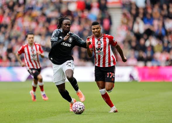 Sunderland v Aston Villa Premier League Evann Guessand of Aston Villa (left) competes for the ball with Reinildo Mandava of Sunderland during the Premier League match at the Stadium Of Light, Sunderland UK Newspapers OUT Copyright: xFredxPalmerx FIL-22264-0056