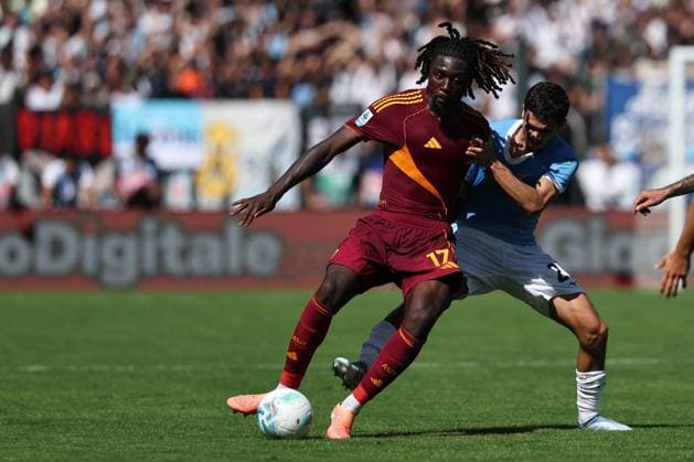 Roma™s Manu Kone, Lazio™s Reda Belahyane during the Serie A soccer match between Lazio and Roma at the Olympic Stadium in Rome, southern italy - Sunday, September 21 , 2025. - Soccer .  Copyright: xAlessandroxGarofalo LaPressex