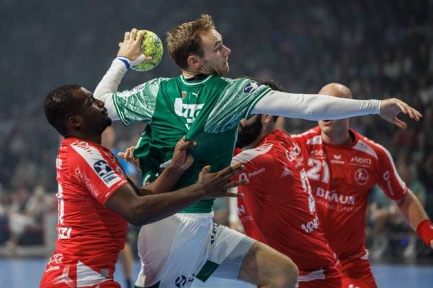 Berlin, 21 09 2025, Handball Bundesliga, Fuechse Berlin MT Melsungen, Matchday 5, Max Schmeling Halle Mathias Gidsel Fuechse Berlin throws the ball on goal against Sadou Ntanzi l, MT Melsungen Fuechse Berlin MT Melsungen