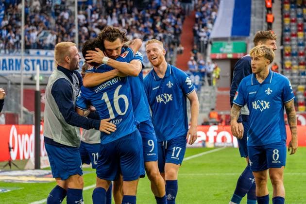 Cheers for the goal to 0 1 by Hiroki Akiyama SV Darmstadt 98, 16 , GER, Fortuna Duesseldorf vs SV Darmstadt 98, Football, 2 Bundesliga, Matchday 6, Season 2025 2026, 21 09 2025, DFL REGULATES PROHIBIT ANY USE OF PHOTOGRAPHS AS IMAGE SEQUENCES AND OR QUASI VIDEO, GER, Fortuna Duesseldorf vs SV Darmstadt 98, Football, 2 Bundesliga, Matchday 6, Season 2025 2026, 21 09 2025 Duesseldorf Copyright: xEibner-Pressefoto Jan-NiclasxGrox EP_JGG