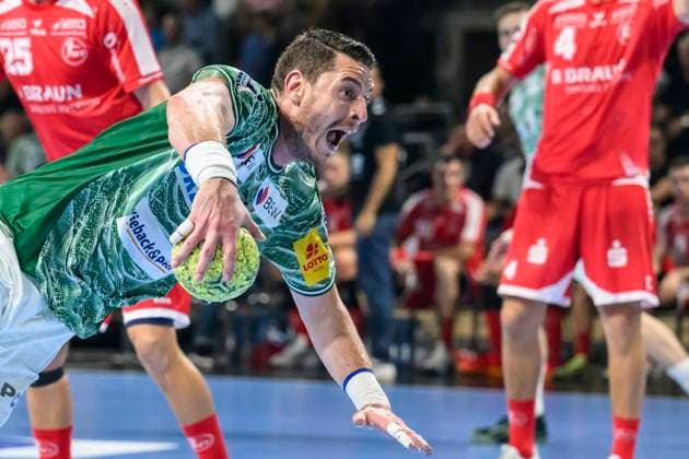 in the picture from l Mijajlo Marsenic Fuechse Berlin , goes for goal, GER, Berlin, Handball, Fuechse Berlin vs MT Melsungen, DAIKIN Handball Bundesliga, in der Max Schmeling Halle, 21 09 2025, Copyright: HMBxMedia UwexKoch